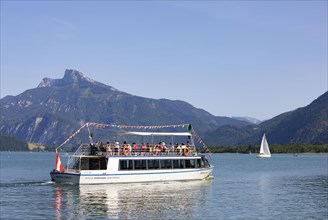 Excursion boat on Mondsee with Schafberg