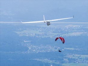Paraglider and glider