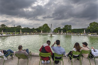 Young people at a fountain in the Tuileries Garden