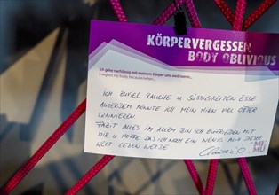 Wish list at the exit of the exhibition Koerperwelten