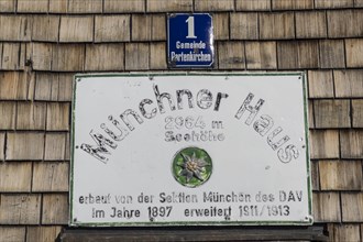 Alpine Club sign of the Muenchner Haus