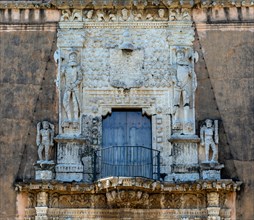 Facade depicting conquering Spanish conquistadors