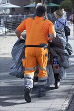 Employee of the refuse collection