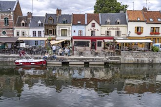 Restaurants and cafes in the Quartier St-Leu
