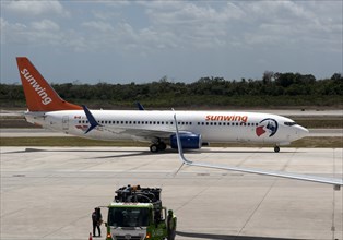 Sunwing airlines Boeing 737 plane at Cancun airport