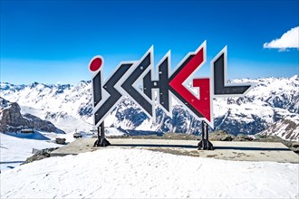 Selfie spot on the Viderjoch in the ski area of Ischgl