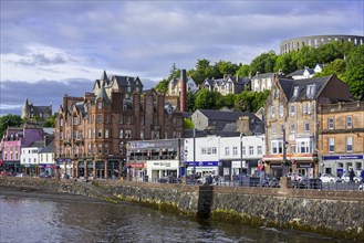 Restaurants and shops along the waterfront at Oban