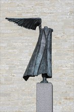 Sculpture De Eenvleugelige by artist Nis Schmidt at the Premonstratensian Averbode Abbey