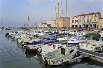 Pleasure boats and restaurants in the port at La Flotte-en-Re