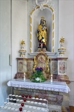 Side altar with figure of the Virgin Mary and sacrificial lanterns