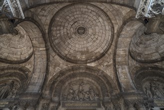 Dome vault in the vestibule of the Sacre-Coeur Basilica