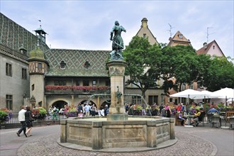 Fountain with statue of Baron Lazare de Schwendi and the old customs office