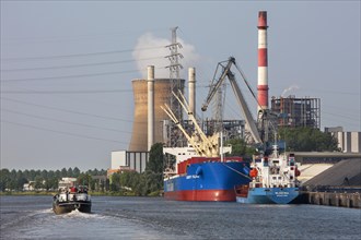 Electrabel power station and Pacific Basin bulk carrier docked at SEA-invest