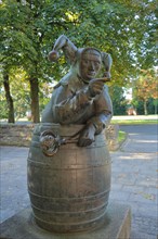 Sculpture Till Eulenspiegel in a wine barrel