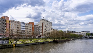 Housing estate on the Charlottenburg bank and the Spree