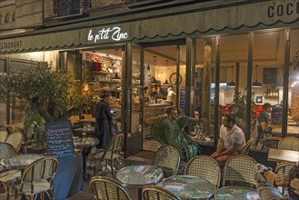 Cafe Le P'tit Zinc open in the evening