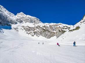 Skiers on the Osterfelder downhill run