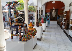Upmarket art gallery and handicraft centre shop Galeria Caracol Purpura