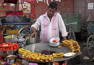 Man cooking food on the street in Old Delhi