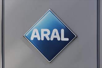 Logo Aral AG on the building