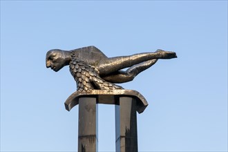 El Sireno sculpture