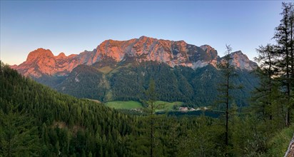 Sunrise at the peaks of the horse-rider Alm in the Berchtesgaden National Park