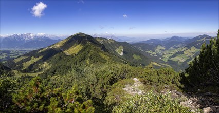 Hiking trail to Schlenken with a view of the Salzach Valley