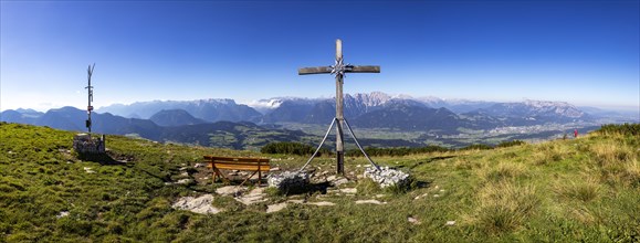 View from the summit of Schlenken to the Hagen Mountains and into the Salzach Valley