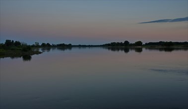 Evening twilight on the Elbe near Rueterberg