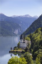 Villa Castiglioni at Lake Grundlsee with Tote Gebirge