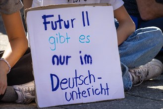 Numerous people have gathered on the Opernplatz in Frankfurt am Main in front of the Alte Oper on 15 September 2023. A sign says Futur II only exists in German lessons. With more than 200 demonstratio...