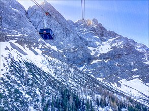 Summit cable car from the Gletescher Restaurant Sonn Alpin to the Zugspitze summit