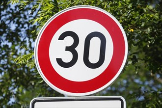 Traffic sign Maximum permitted speed 30 kilometres per hour