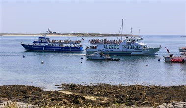 Tourist boats near the jetty of Ile Saint-Nicolas