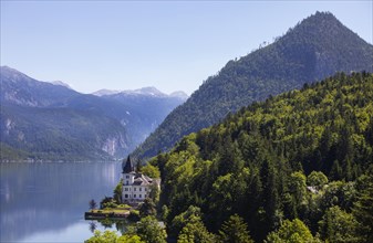 Villa Castiglioni at Lake Grundlsee with Tote Gebirge