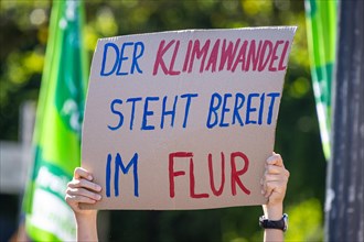 Numerous people have gathered on the Opernplatz in Frankfurt am Main in front of the Alte Oper on 15.09.2023. Climate change is ready in the hallway is written on a sign held aloft. With more than 200...