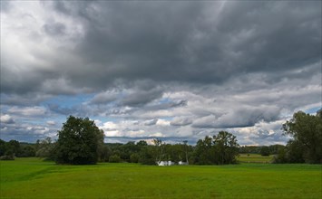 Clouds over the Sprintwiesen pond in Luebars