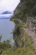 Hiking trail at the Achensee and view to the Achensee boat trip
