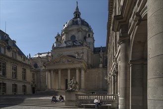 Inner courtyard with the Chapelle Sainte Ursule de la Sorbonne