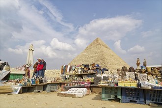 Souvenir stalls and souvenir dealers in front of the Pyramid of Khafre