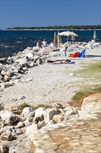 Beach on the stone coast of Spadici