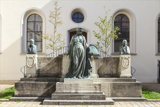 Monument to the painters Braith and Mali in front of the town museum
