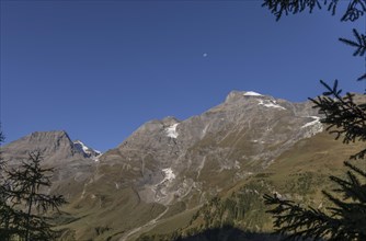 Mountain panorama with Grosser Wiesbachhorn and Hohe Dock and moon