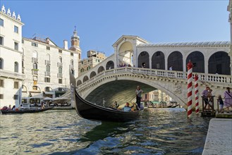 Gondola in front of the Rialto Bridge