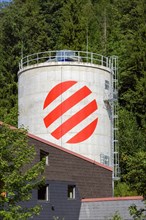 Silo with railing and external ladder