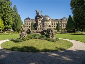 South garden with sculpture group Raub der Europa