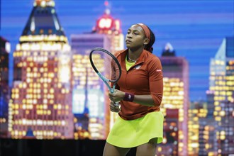 Tennisspielerin Coco Gauff USA beim Aufwaermen vor der Skyline von Manhattan bei den US Open 2023