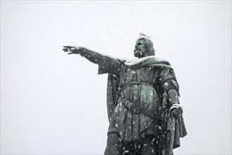 Statue of Jacob of Artevelde on the Vrijdagmarkt in the city Ghent during snow shower in winter