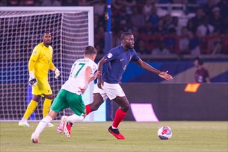 Jason KNIGHT Ireland left in a fight with Dayot UPAMECANO France