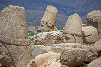 Broken stone heads at Mount Nemrut